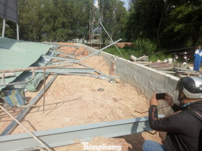 Sập nhà xưởng ở Bình Dương, nhiều người nhập viện cấp cứu ảnh 3