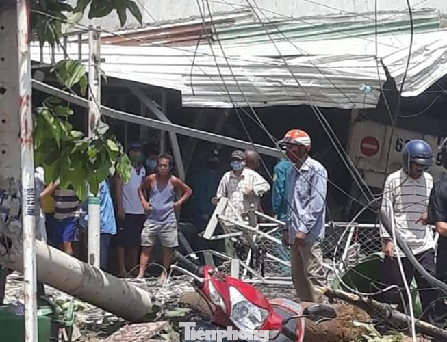 Xe ‘điên’ tông sập 3 nhà dân ảnh 5