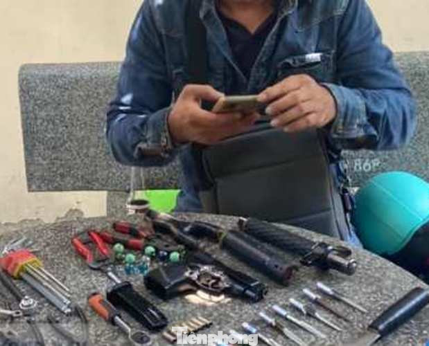 Bị dân vây bắt, tên trộm nổ súng hòng thoát thân ảnh 4