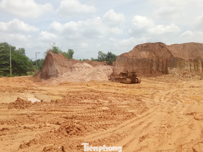 Ngang nhiên ‘dời’ cả khu đồi rộng gần 2 ha mang đi bán ảnh 1