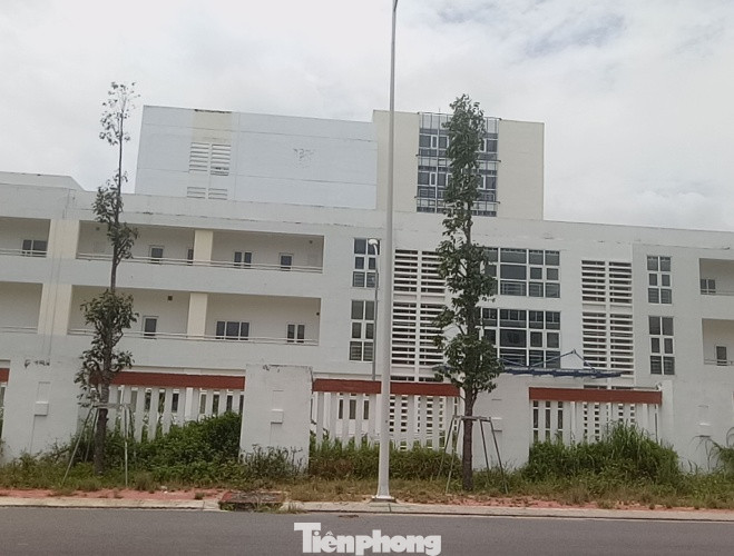 Cận cảnh 3 bệnh viện gần nghìn tỉ xây xong bỏ hoang ảnh 3