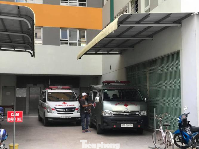 Con phát hiện cha tử vong bất thường trong tòa nhà chung cư ảnh 1