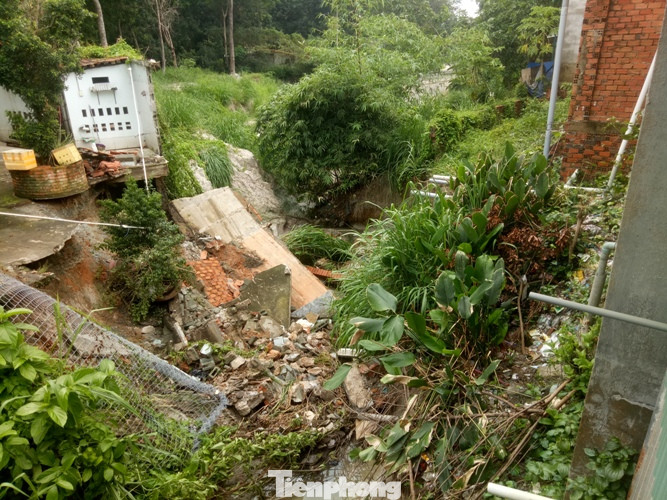 Dự án cống thoát nước dừng giữa chừng, nước lớn làm sập nhà dân ảnh 6