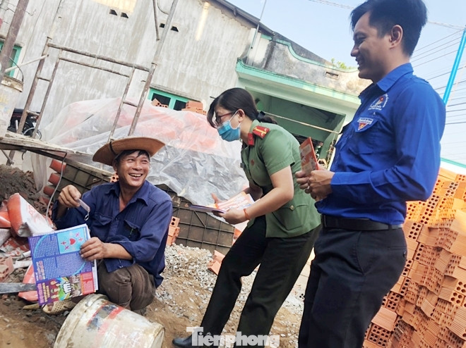 ‘Đi từng ngõ, gõ từng nhà, rà từng người’ chặn dịch từ gốc ảnh 2