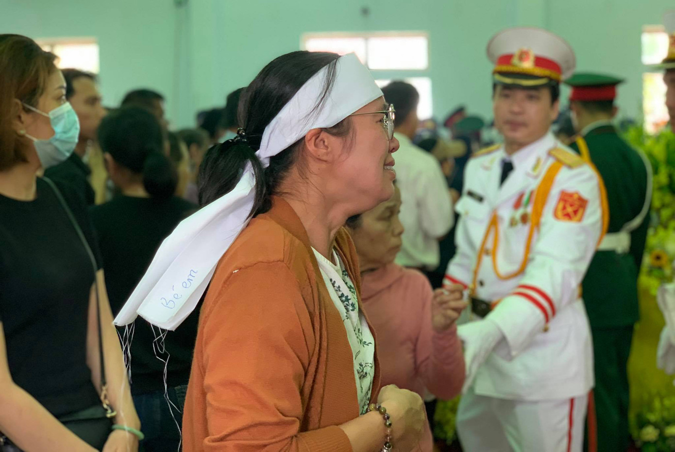 Những hình ảnh xúc động trong lễ truy điệu 13 chiến sĩ hy sinh ảnh 8