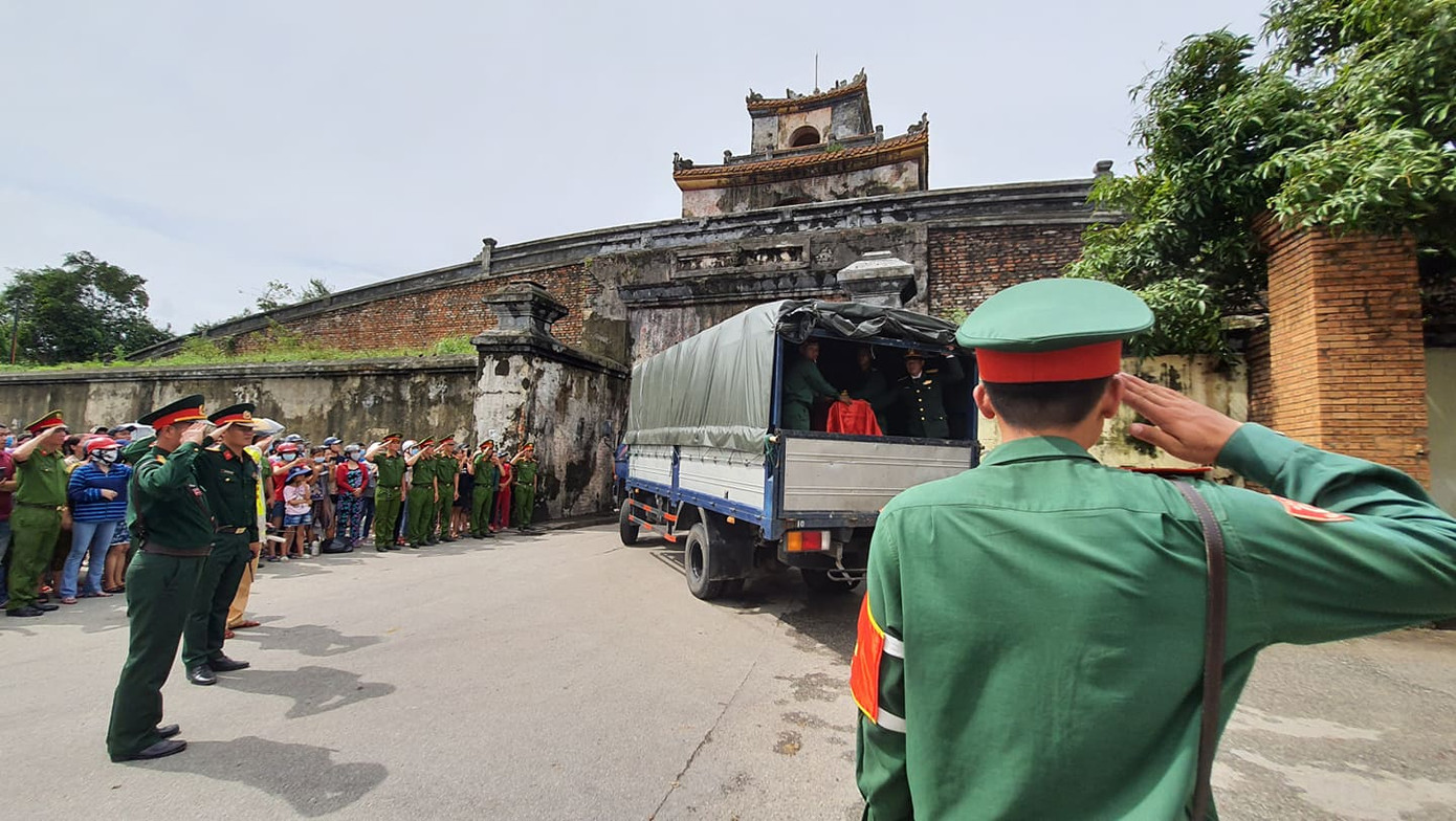 Những hình ảnh xúc động trong lễ truy điệu 13 chiến sĩ hy sinh ảnh 15