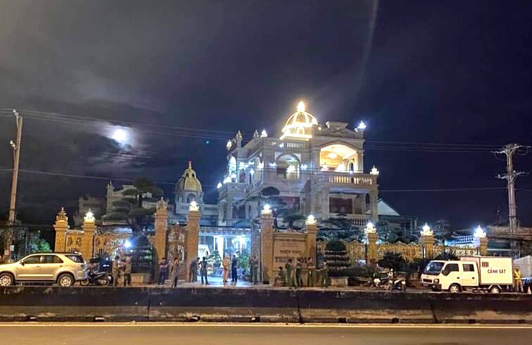 Công an Bà Rịa-Vũng Tàu thông tin về vụ bắt giữ chủ biệt thự dát vàng ảnh 1