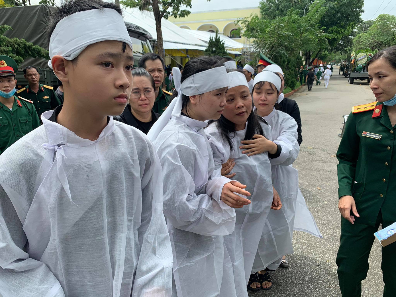 Những hình ảnh xúc động trong lễ truy điệu 13 chiến sĩ hy sinh ảnh 7