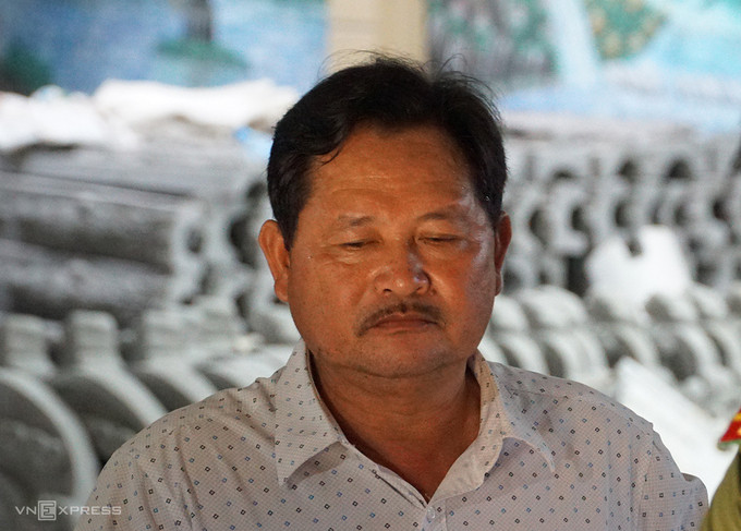 Cận cảnh khám xét, bắt giữ cha con chủ căn biệt thự dát vàng ở Bà Rịa- Vũng Tàu ảnh 2