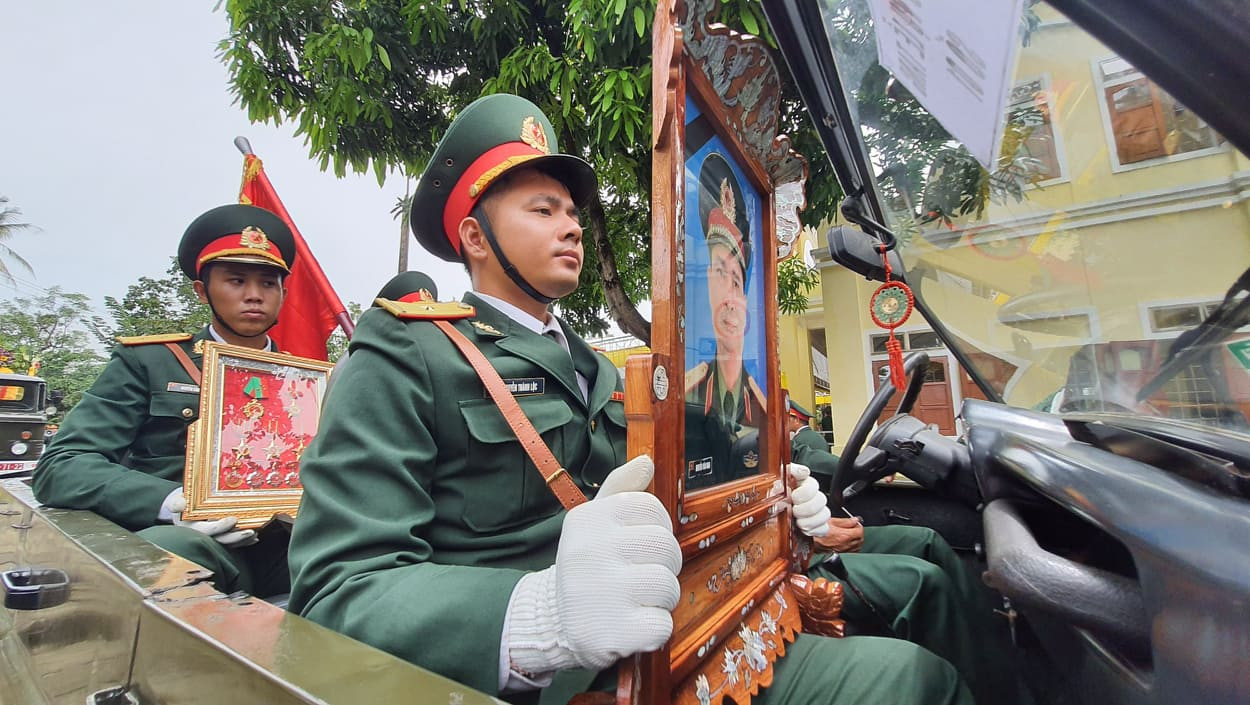 Những hình ảnh xúc động trong lễ truy điệu 13 chiến sĩ hy sinh ảnh 12