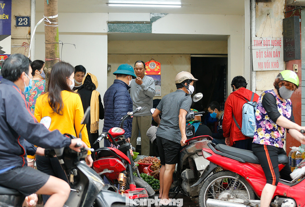 Gửi giấy mời tiểu thương chợ đầu mối Thủ đô xét nghiệm nhanh COVID - 19 ảnh 6