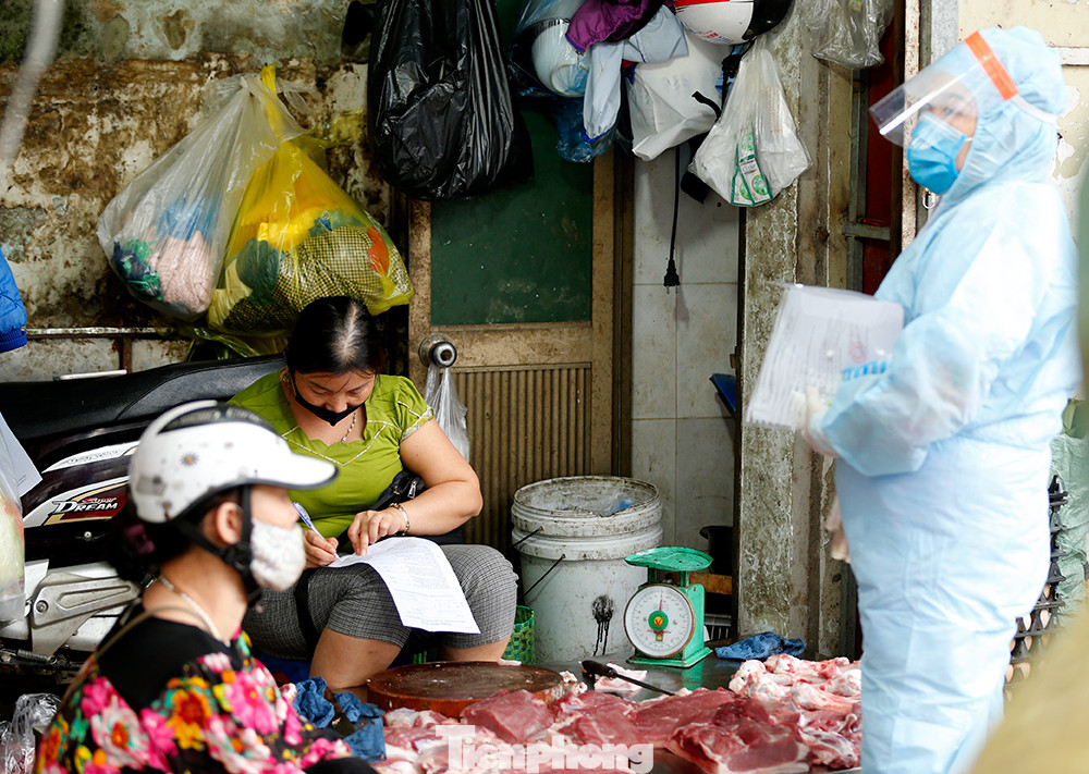 Gửi giấy mời tiểu thương chợ đầu mối Thủ đô xét nghiệm nhanh COVID - 19 ảnh 10