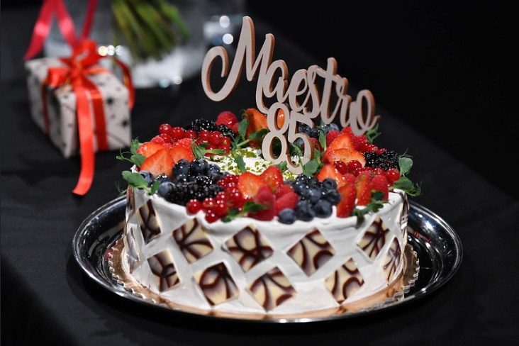 Tổng thống Latvia đích thân chúc mừng sinh nhật tác giả ‘Triệu đóa hồng’ ảnh 2