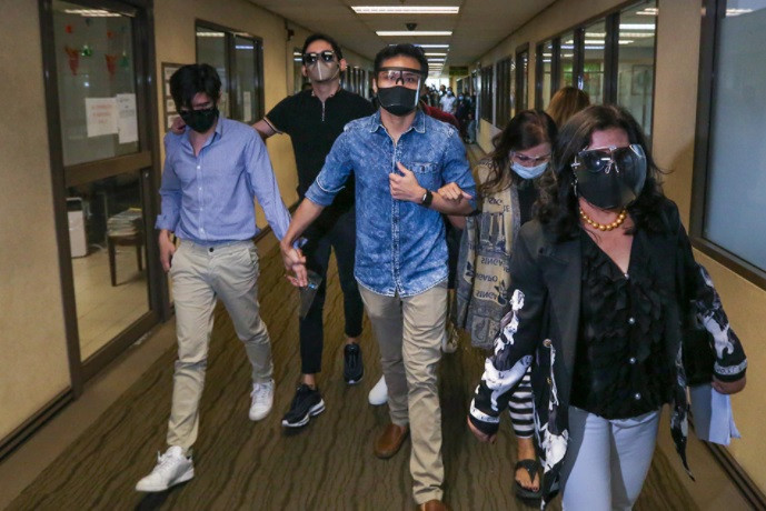 Vị khách thứ 13 trong vụ á hậu Philippines trình diện cảnh sát ảnh 3