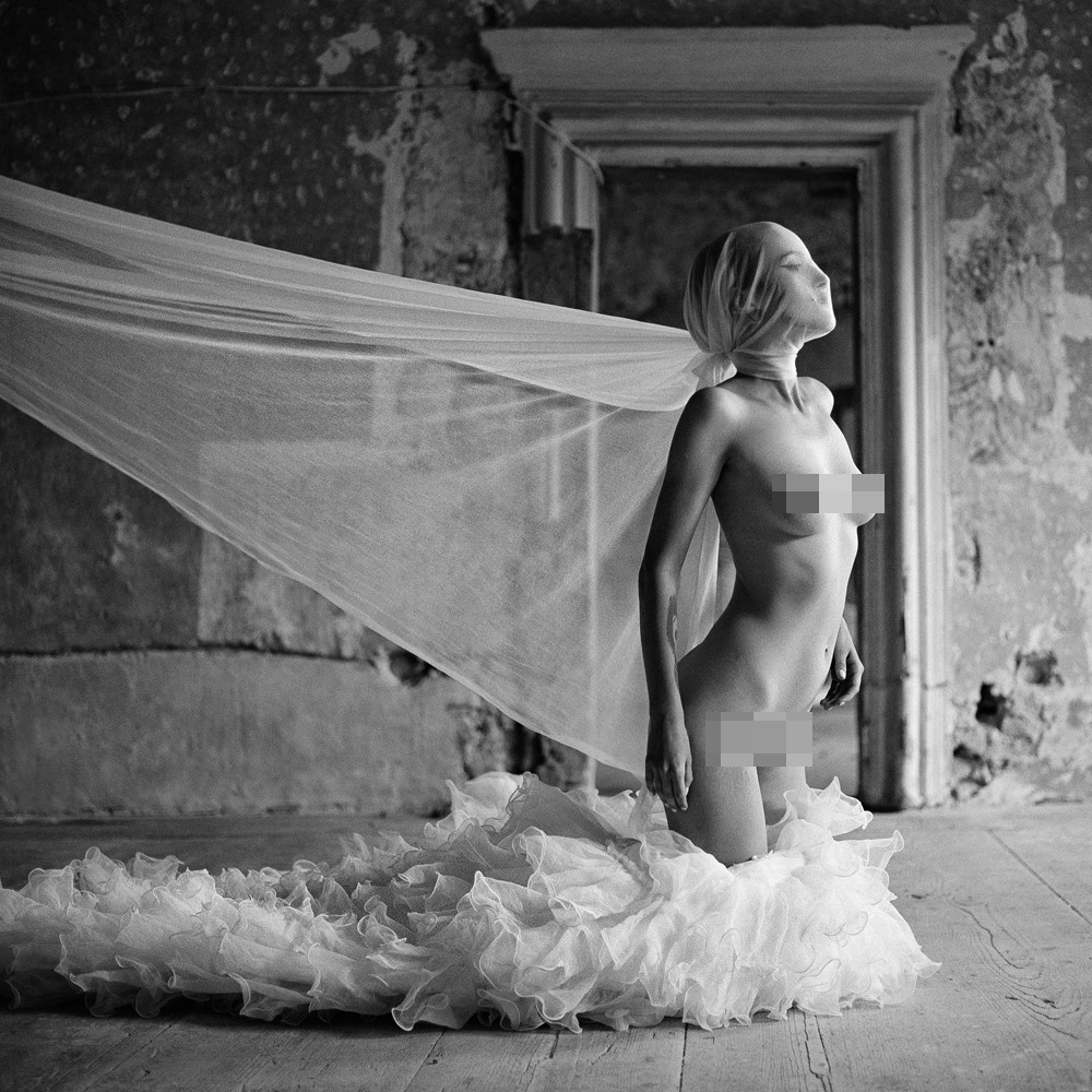 Những bức ảnh khỏa thân đen – trắng đẹp nhất năm 2020 ảnh 3