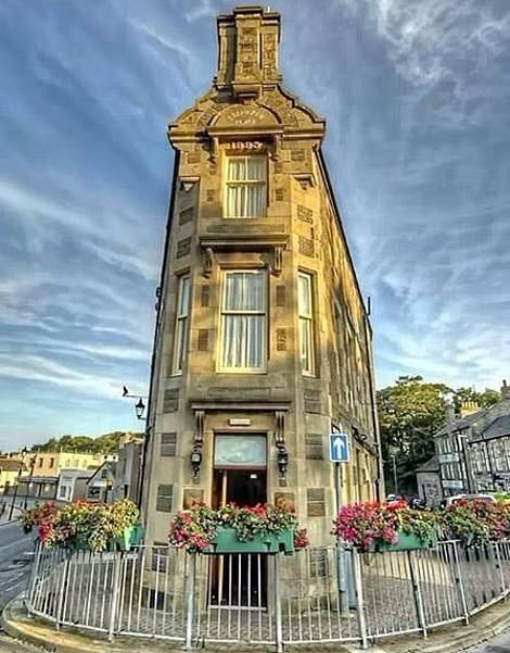 Con đường kỷ lục ngắn nhất thế giới: Chỉ khoảng 3 bước chân ảnh 2