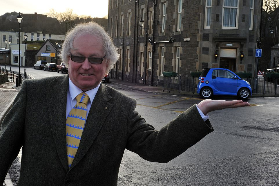 Con đường kỷ lục ngắn nhất thế giới: Chỉ khoảng 3 bước chân ảnh 4