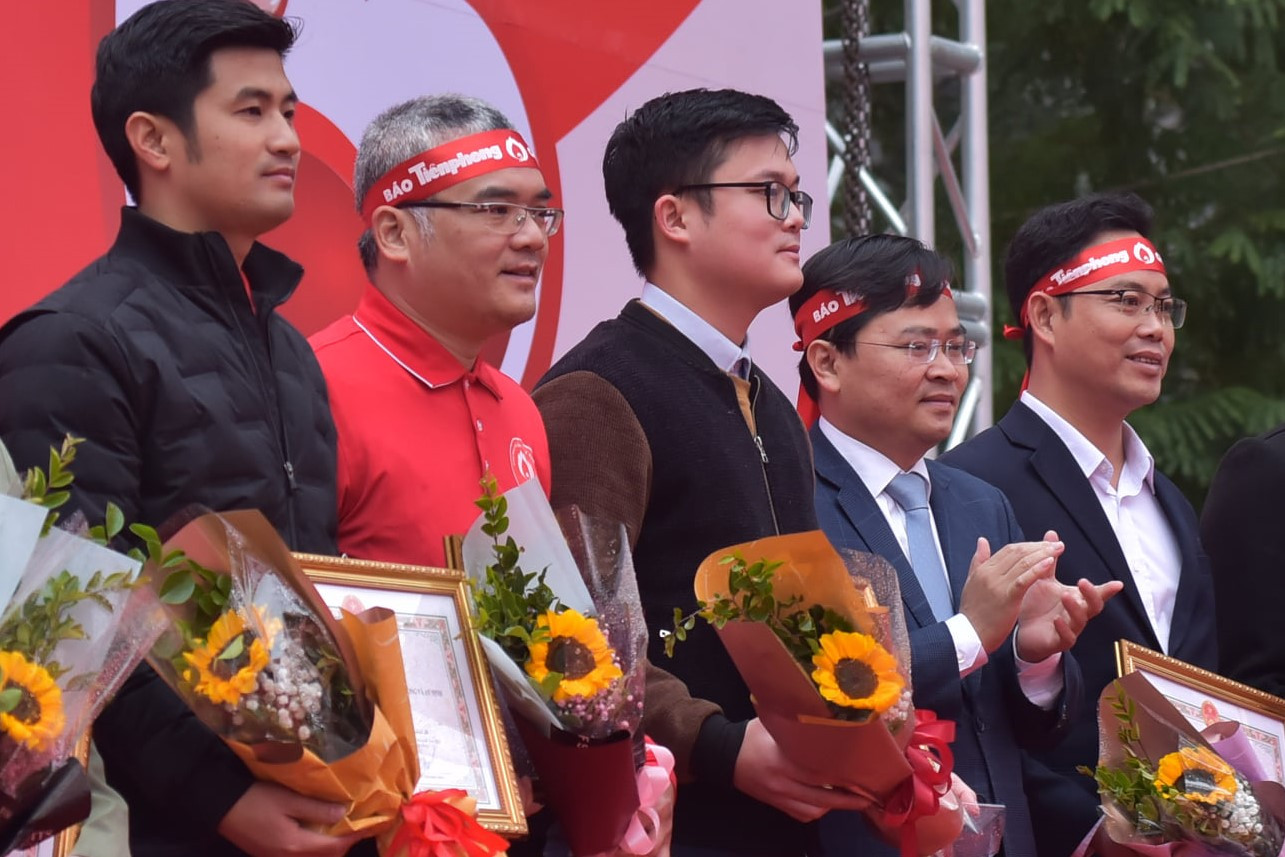 Chủ nhật Đỏ 2021 đã vượt mốc 30.000 đơn vị máu ảnh 1