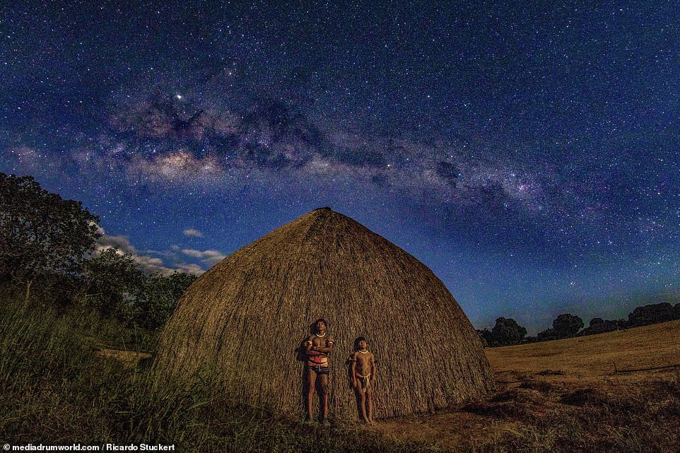 Mãn nhãn bộ ảnh về cuộc sống nguyên sơ của thổ dân Brazil trong rừng sâu ảnh 12