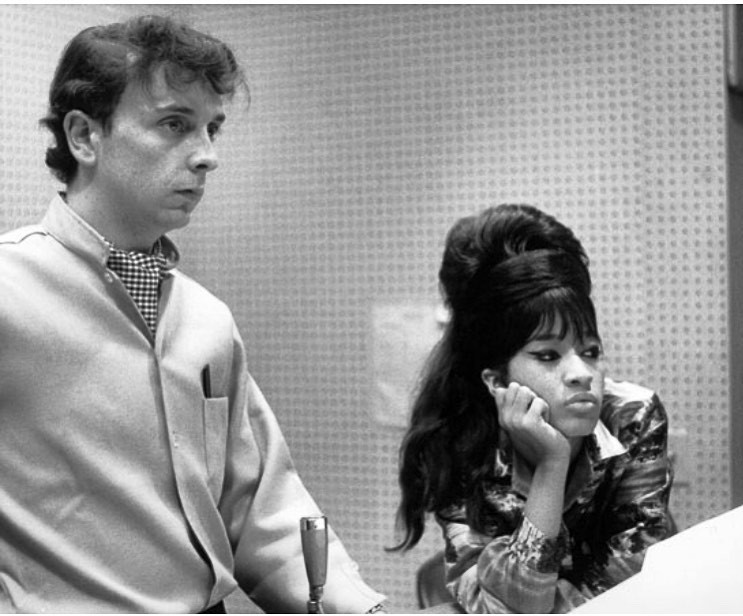 Nhà sản xuất huyền thoại của 'Let It Be’ qua đời khi đang chịu án tù ảnh 2