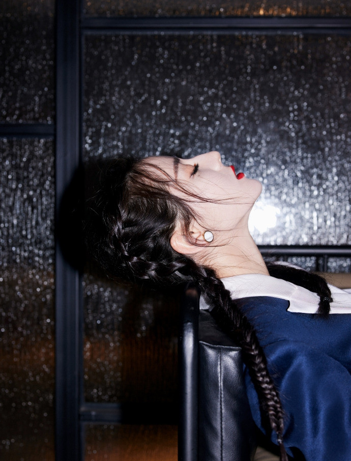 Địch Lệ Nhiệt Ba đẹp ‘không góc chết’, khoe chân dài miên man giữa ồn ào tình ái ảnh 11