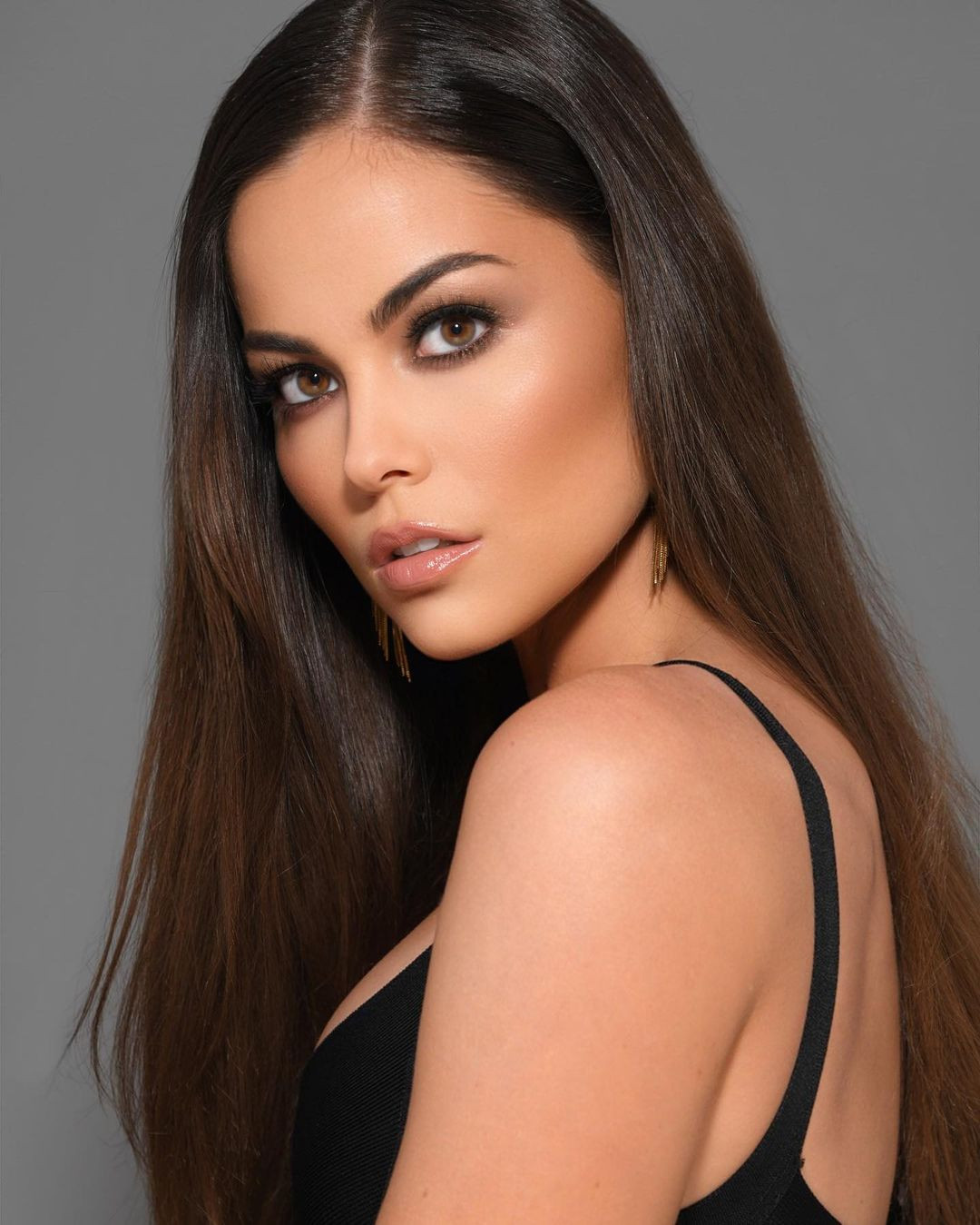 Sắc vóc cực phẩm của người mẫu 27 tuổi đăng quang Hoa hậu Trái đất Mỹ 2021 ảnh 8