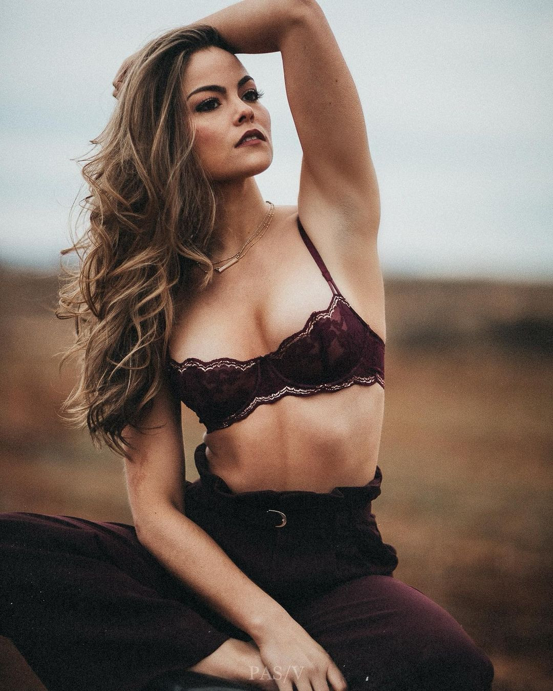 Sắc vóc cực phẩm của người mẫu 27 tuổi đăng quang Hoa hậu Trái đất Mỹ 2021 ảnh 5