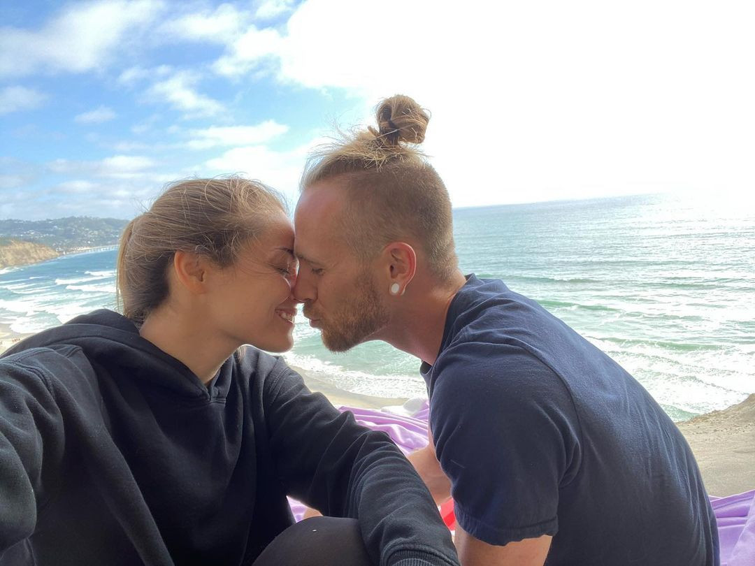 Sắc vóc cực phẩm của người mẫu 27 tuổi đăng quang Hoa hậu Trái đất Mỹ 2021 ảnh 10