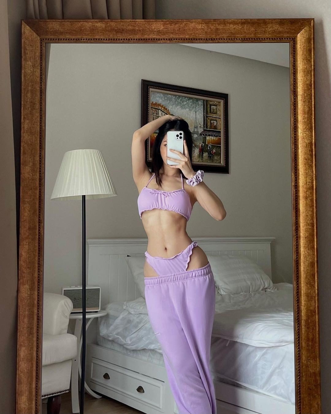 Chi Pu đăng ảnh diện mốt 'tụt quần' gây tranh cãi ảnh 2