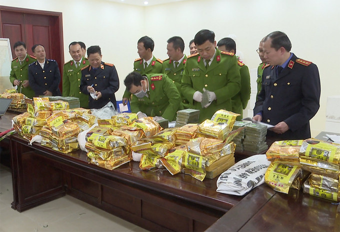 Hàng chục cảnh sát vây bắt 4 người chở gần 200 kg ma tuý như phim hành động ảnh 2