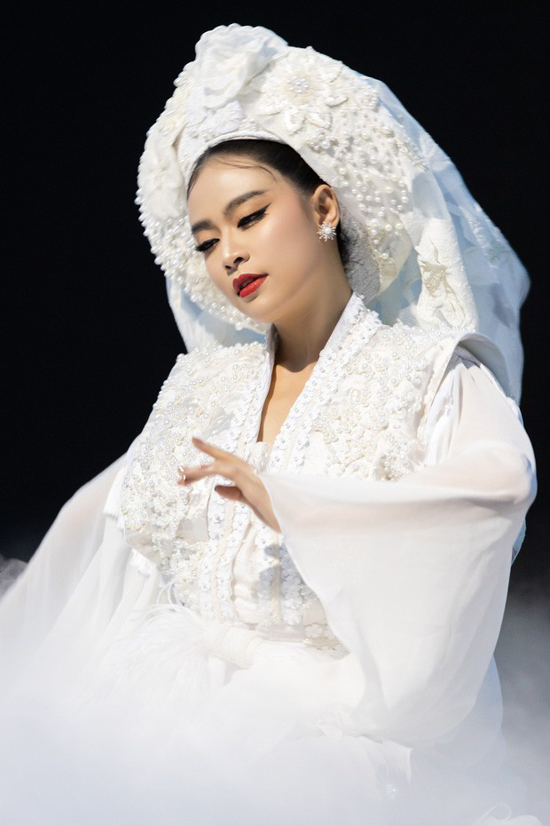 H'Hen Niê làm MC, hội ngộ Hoàng Thuỳ Linh ở bán kết Hoa hậu Hoàn vũ VN 2019 ảnh 2