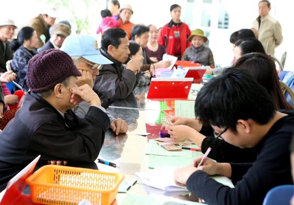 Sáp nhập huyện, xã, bao nhiêu cán bộ 'mất ghế'? ảnh 1