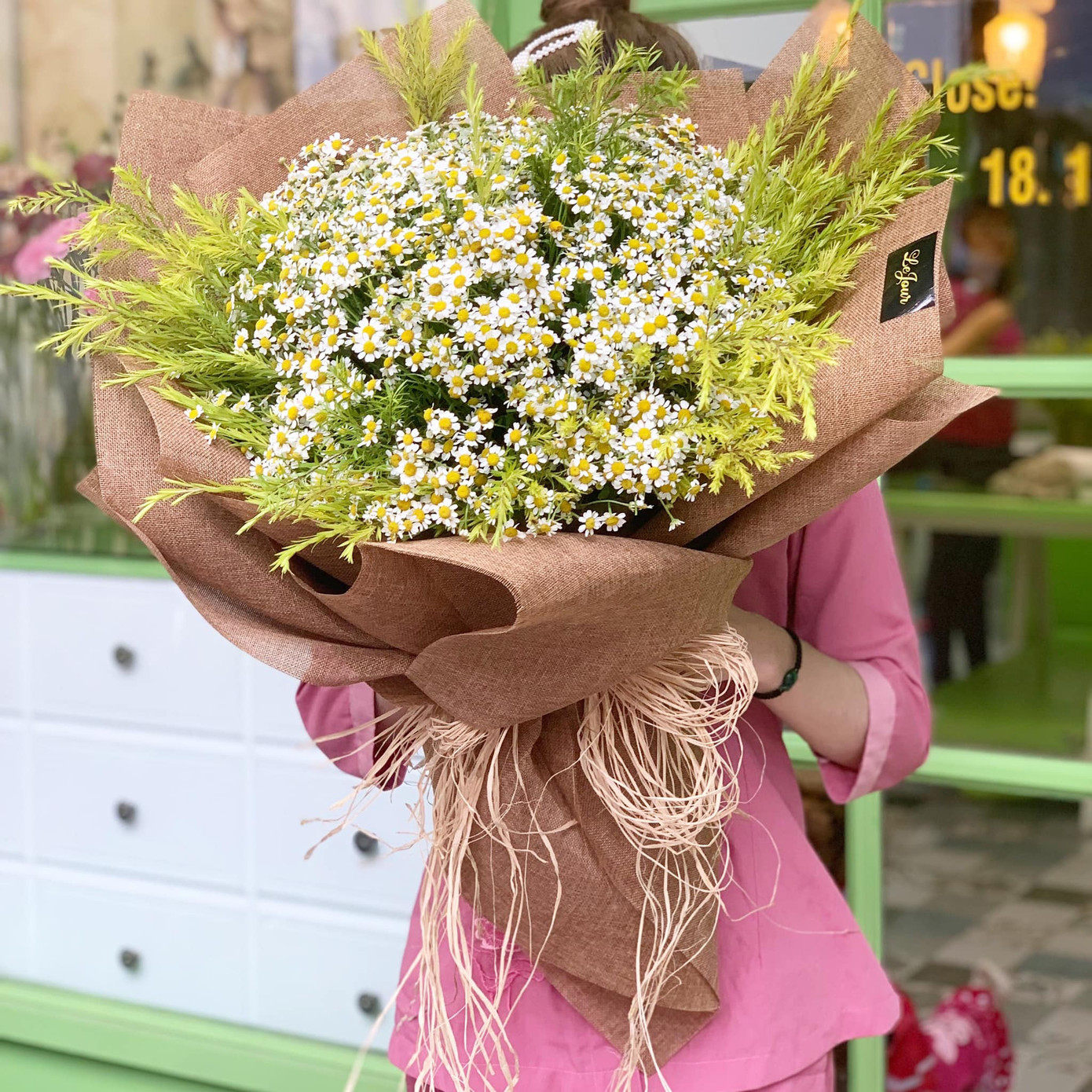 Tuần cuối dịp 20/10, hoa tặng chị em tăng giá mạnh ảnh 3