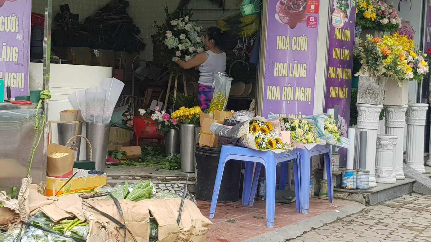 Tuần cuối dịp 20/10, hoa tặng chị em tăng giá mạnh ảnh 1