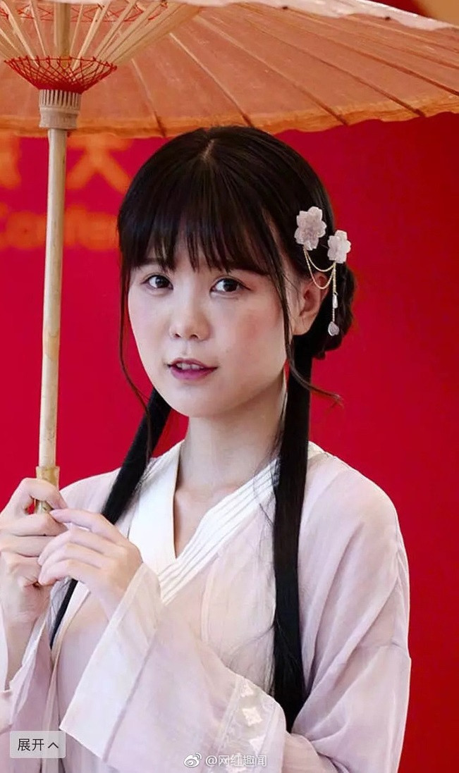 'Hot girl cổ trang' lộ mặt thật già nua trên truyền hình ảnh 4