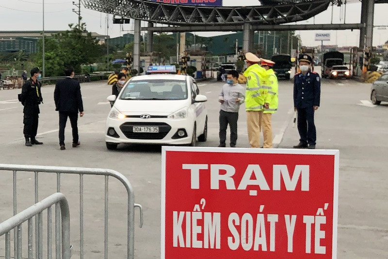 Vẫn phát hiện xe khách/taxi vi phạm lệnh cấm, vào nội đô tại chốt trực cửa ngõ ảnh 12