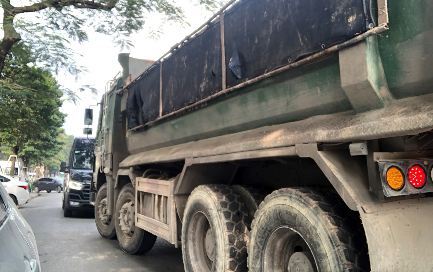 'Xe vua' đeo logo náo loạn phố cấm trung tâm Hà Nội giữa ban ngày ảnh 5