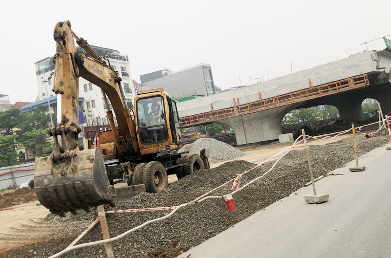 Công trường giao thông hối hả thi công sau khi dỡ lệnh 'đóng cửa' ảnh 7