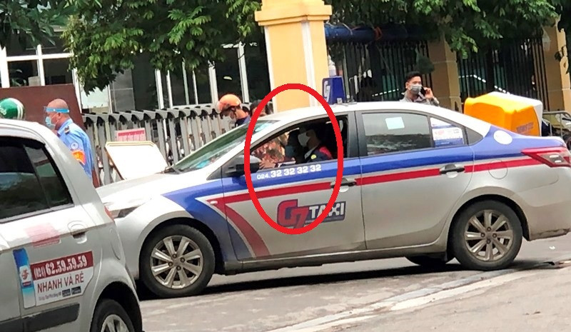 Nhiều taxi vẫn 'chống lệnh' hạ cửa kính khi chạy trên đường ảnh 7