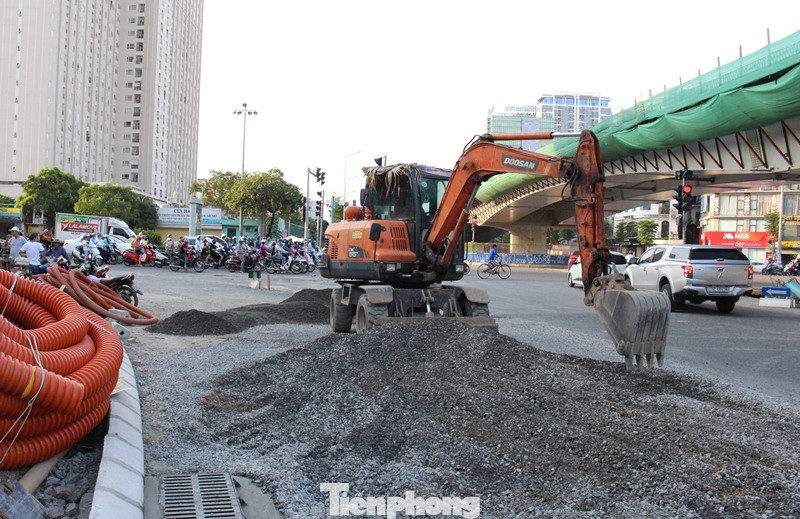 Từ thiết kế đến hiện trường thi công cầu vượt thép 560 tỷ đồng ở Hà Nội ảnh 9