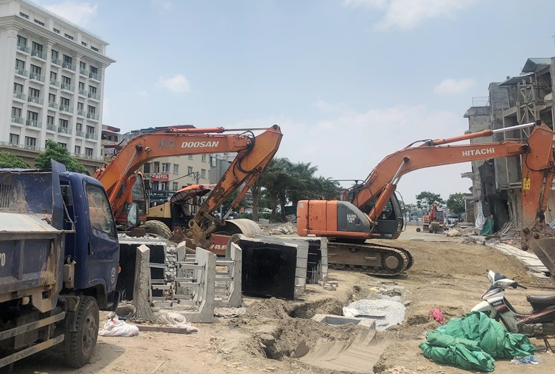 Cận cảnh 'điểm nghẽn' vắt qua 3 nhiệm kỳ trên trục Văn Cao - Hồ Tây vừa đục thông ảnh 1