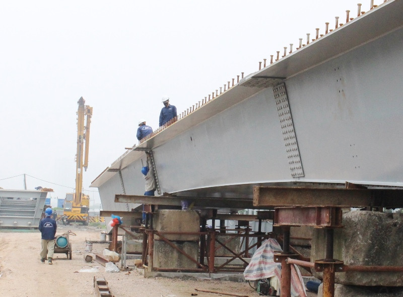 Công trường giao thông hối hả thi công sau khi dỡ lệnh 'đóng cửa' ảnh 4