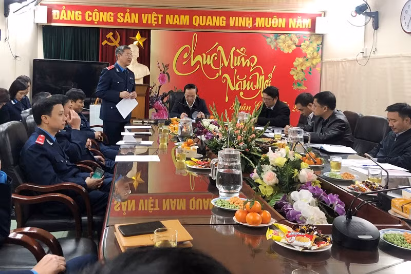 Hàng chục nhà xe tăng giá vé dịp Tết ảnh 1