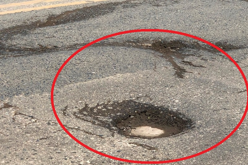 Mặt cầu Thăng Long 'rách tơi tả' sau nhiều lần sửa chữa ảnh 11