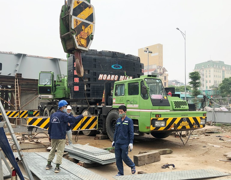 Công trường giao thông hối hả thi công sau khi dỡ lệnh 'đóng cửa' ảnh 3