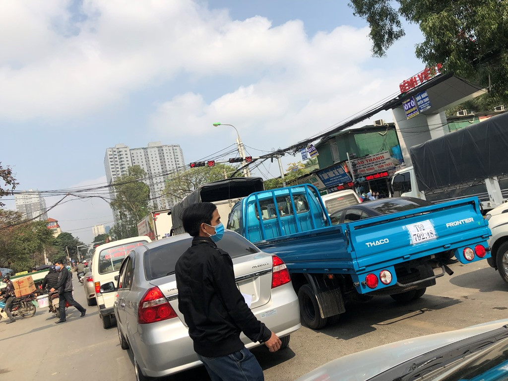 Ùn tắc nhiều giờ nút giao đường 70, đường BT Nguyễn Xiển - Xa La ảnh 5