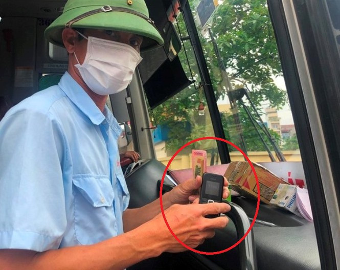 Nhà xe 'bất lực' khi khai báo y tế điện tử: Sở GTVT Hà Nội nói gì? ảnh 1