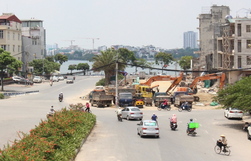 Cận cảnh 'điểm nghẽn' vắt qua 3 nhiệm kỳ trên trục Văn Cao - Hồ Tây vừa đục thông ảnh 8