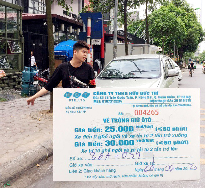 Nhân viên bãi xe Linh Đàm lại chặn xe, cưỡng đoạt tiền chủ xe ảnh 1