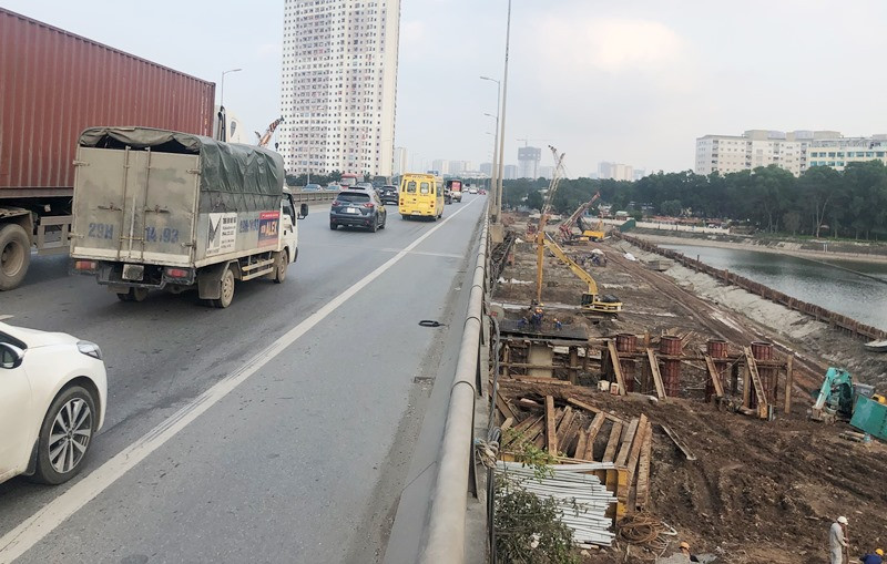 Công trường giao thông hối hả thi công sau khi dỡ lệnh 'đóng cửa' ảnh 6